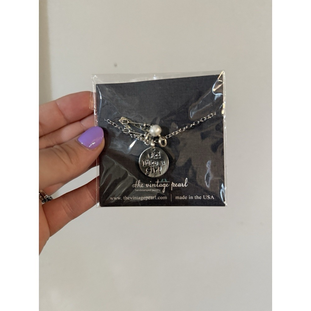 The Vintage Pearl Ski Skier Skiing Necklace‎ Chain New In Package
